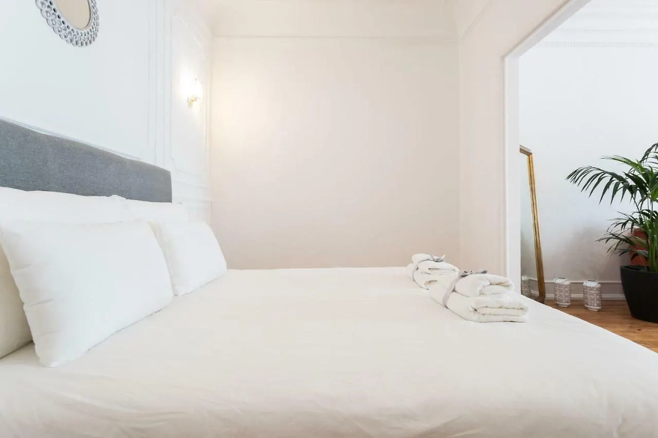 6 Clouds Apartment Lisbon